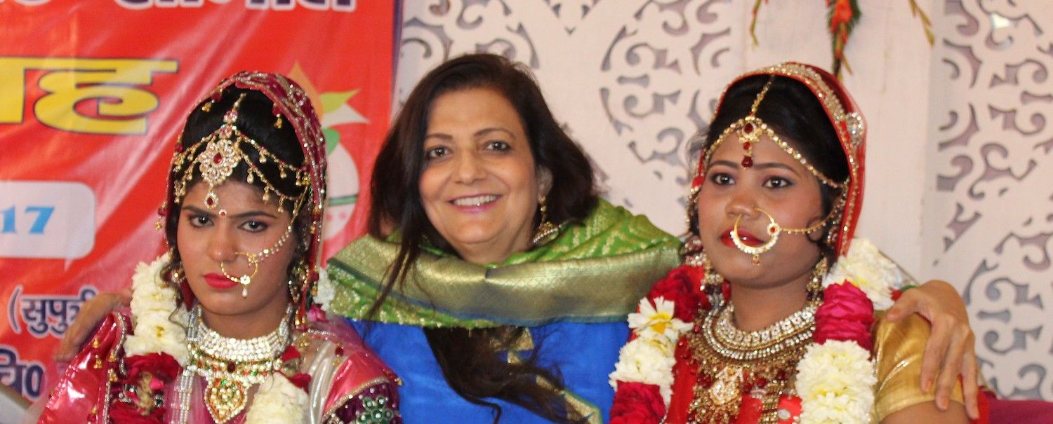 Mrs. Lalita Nijhawan with two brides